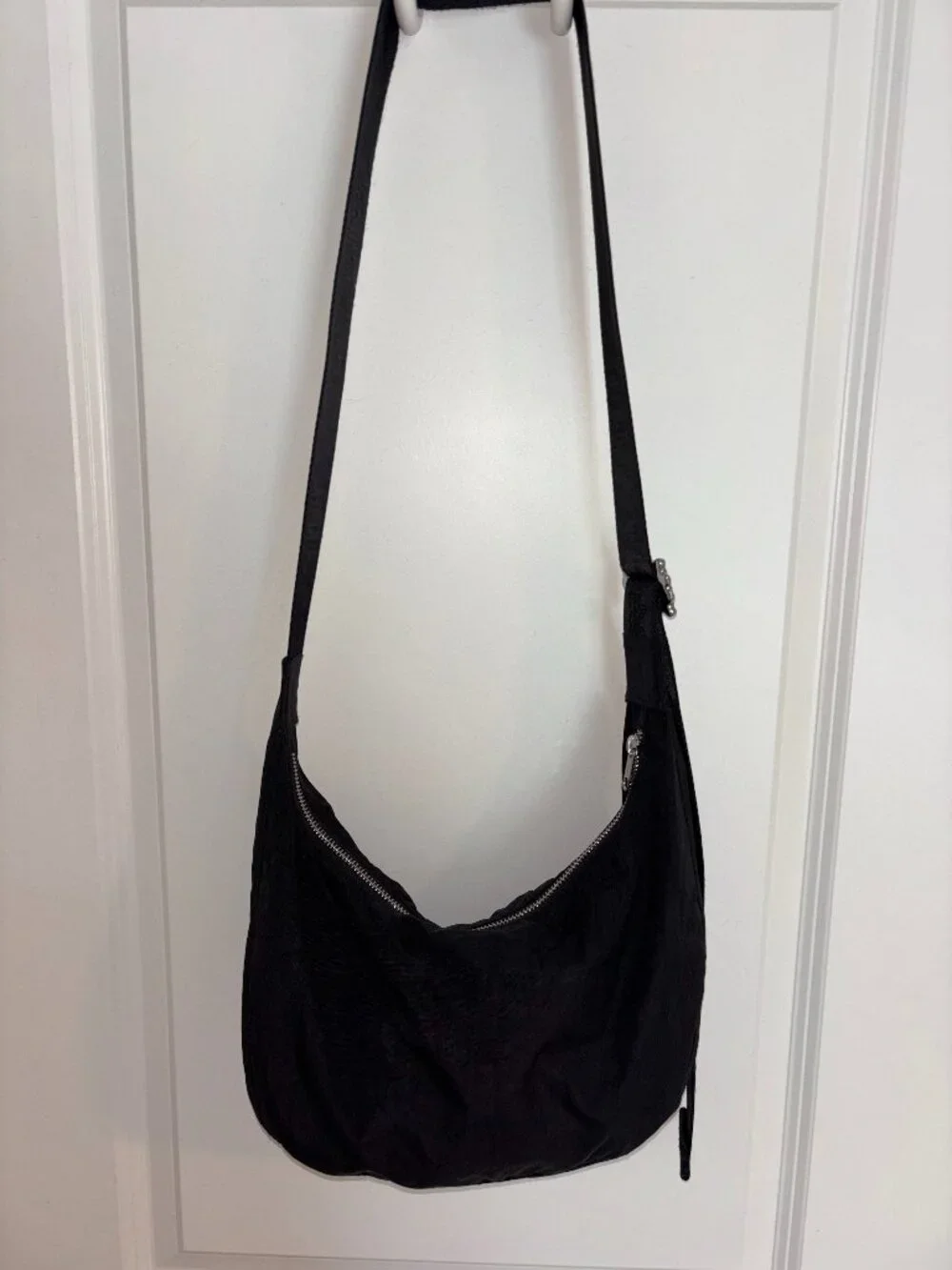 BAGGU Medium Nylon Crescent Bag - Picture 1 of 6